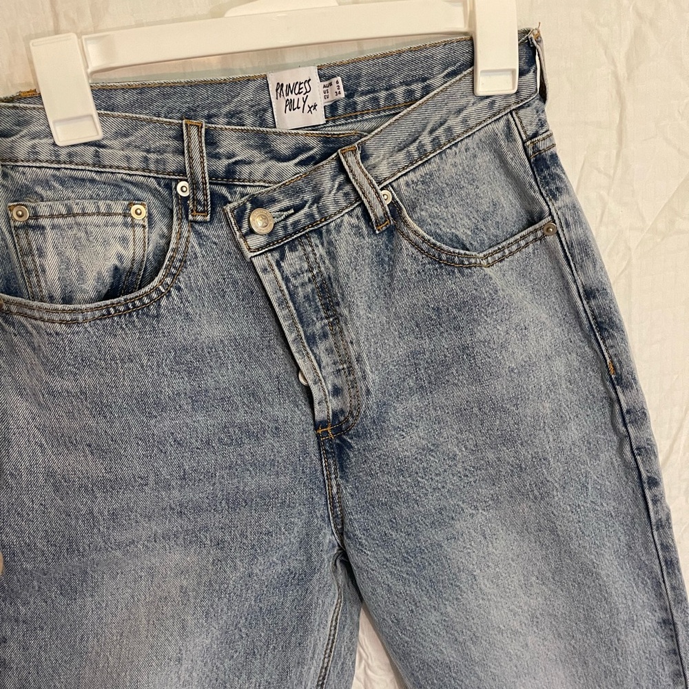Princess Polly Holly Asymmetric Straight Jean in Light Wash